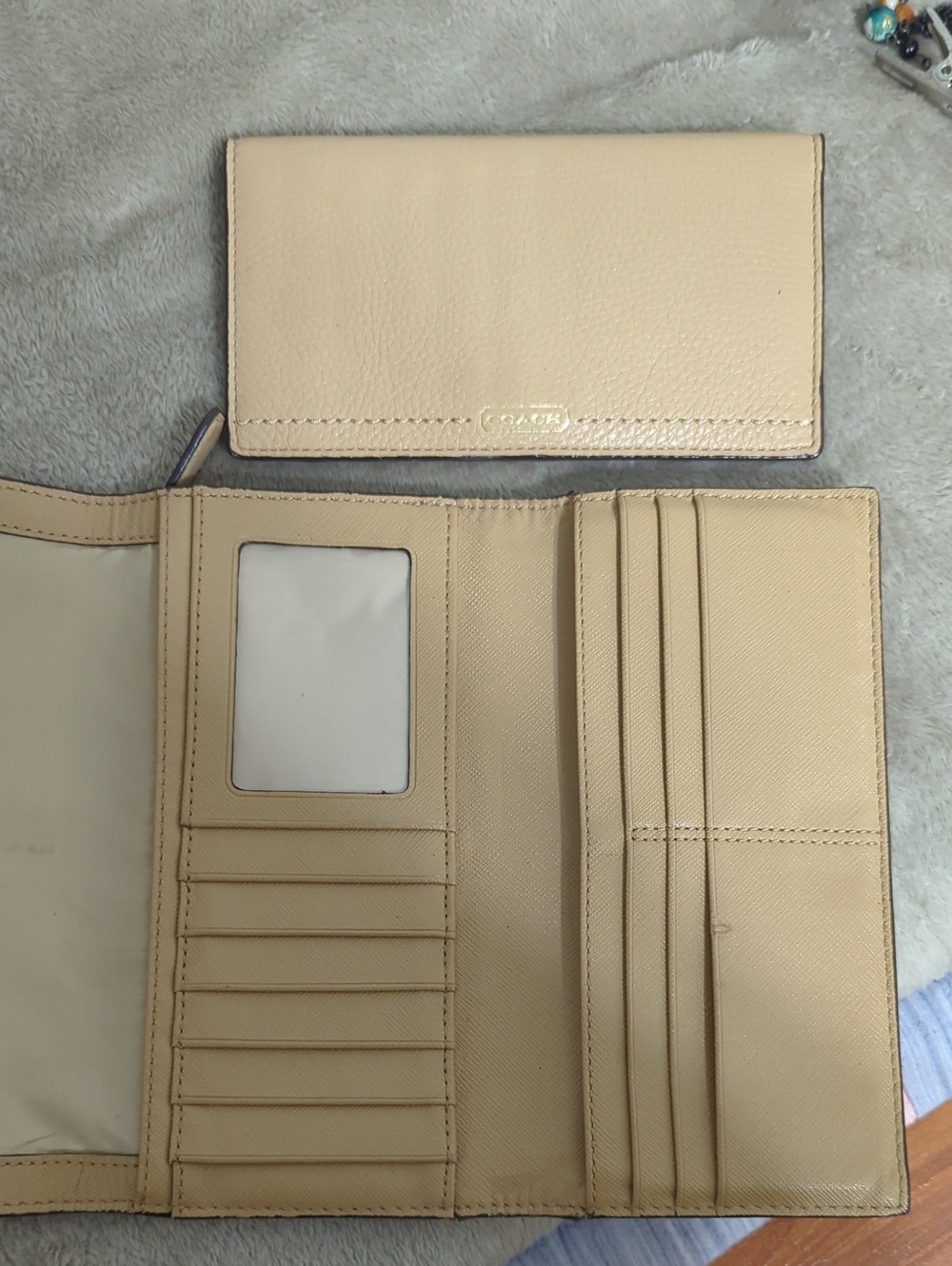 Women's Coach Tan Leather Turn-Lock Wallet Clutch - Picture 6 of 7